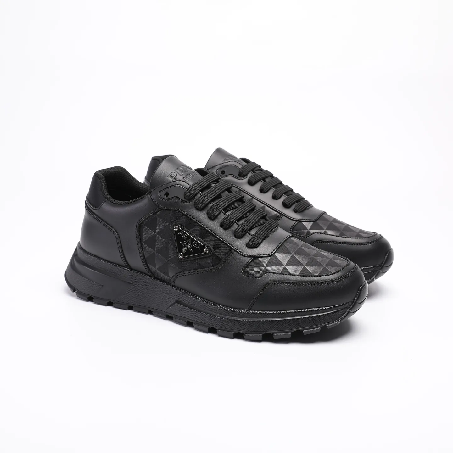 Batch 580 [PRADA] Men's shoes are popular in the counter, official website synchronization, high-quality shipments. Fabric: original cowhide with snakeskin. Lining: cowhide feet + cowhide lining. Outsole: original TPU + foam. Size: 38-46
